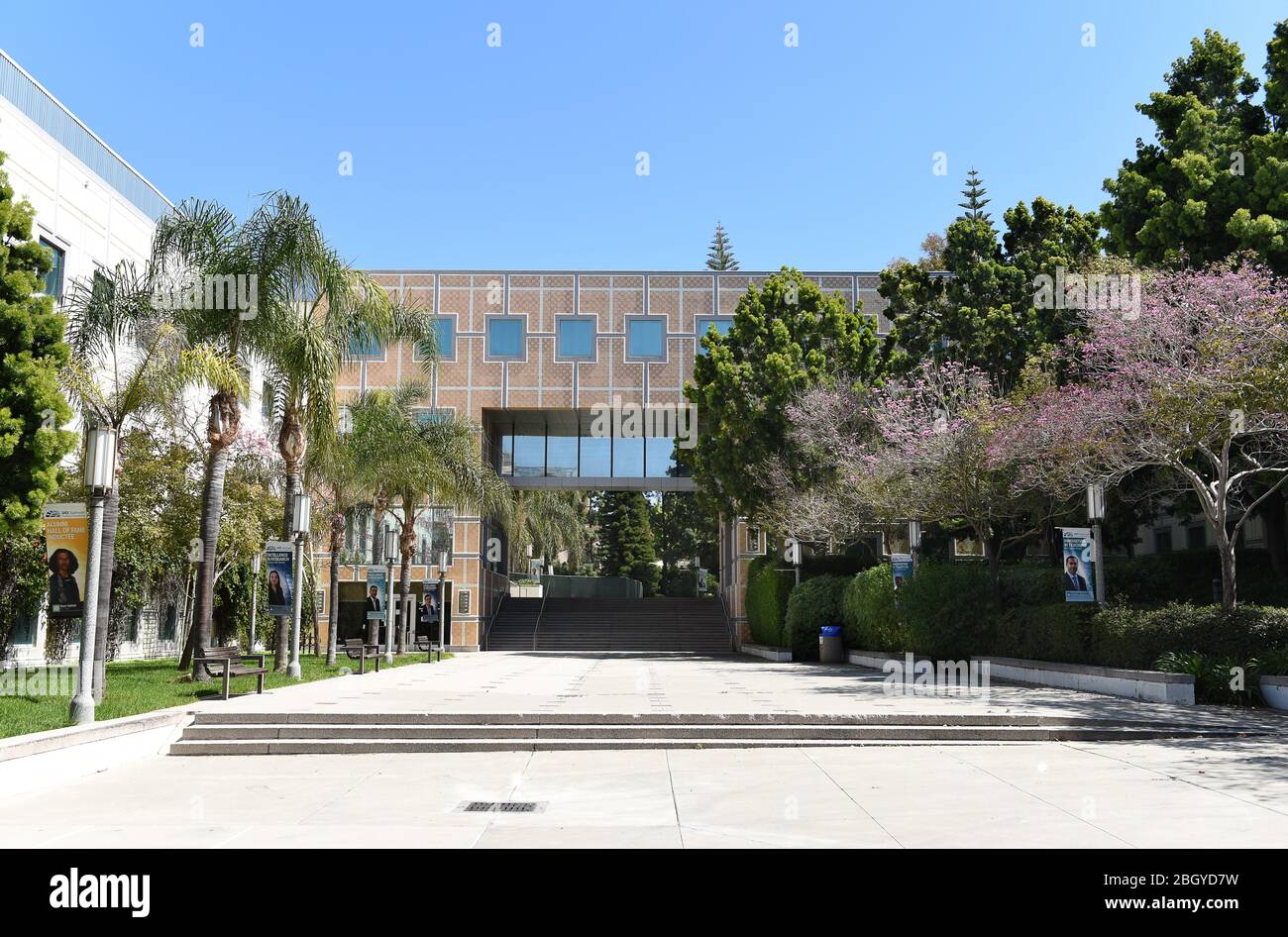 IRIVNE, CALIFORNIA - 21 APRILE 2020: Engineering Gateway nel campus della University of California Irvine, UCI. Foto Stock