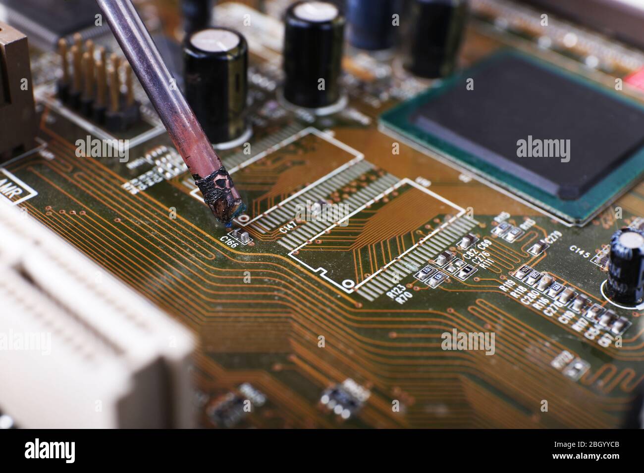 Riparazione della scheda madre, vista macro Foto Stock