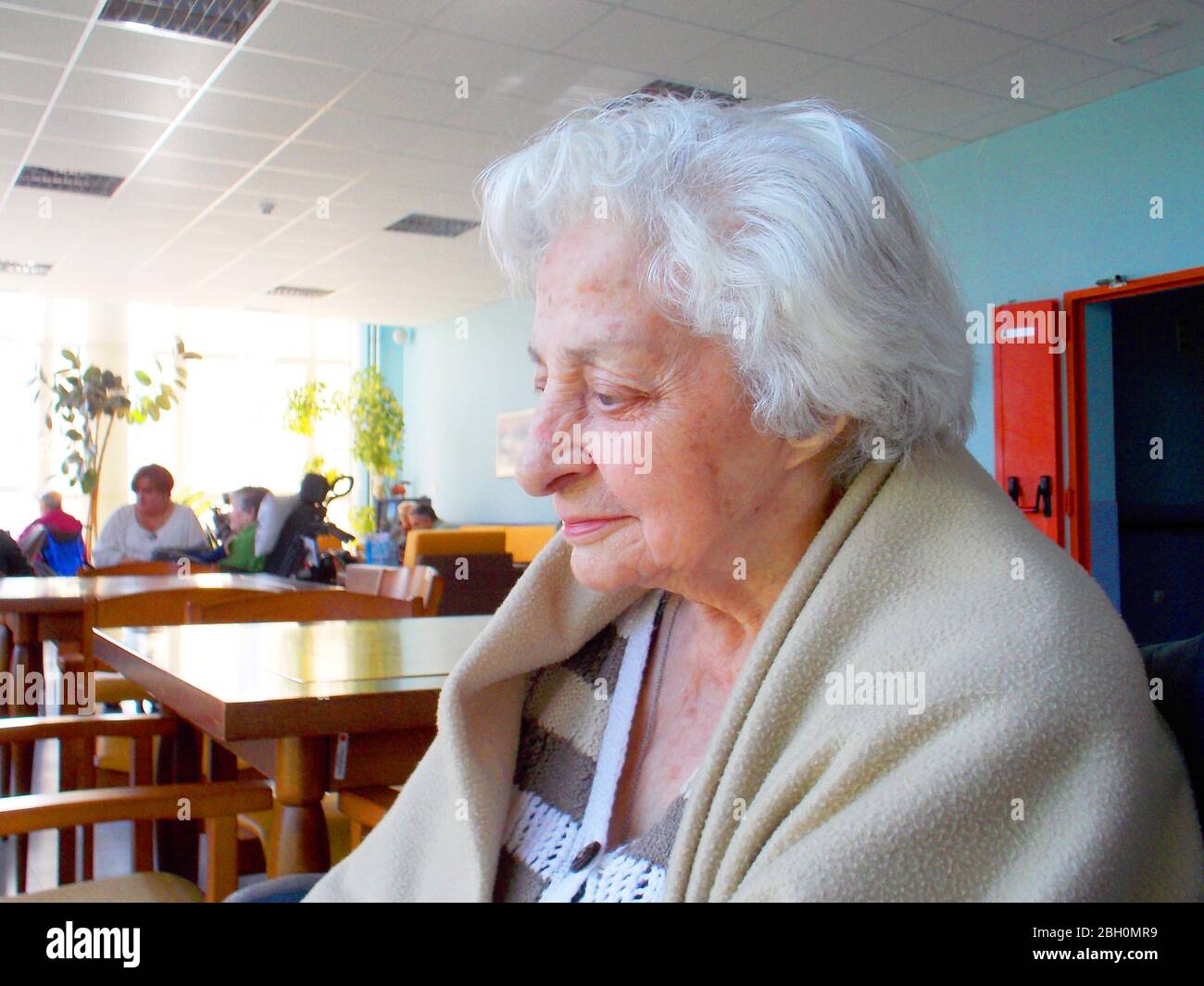 Old Lady in una casa di cura. Foto Stock