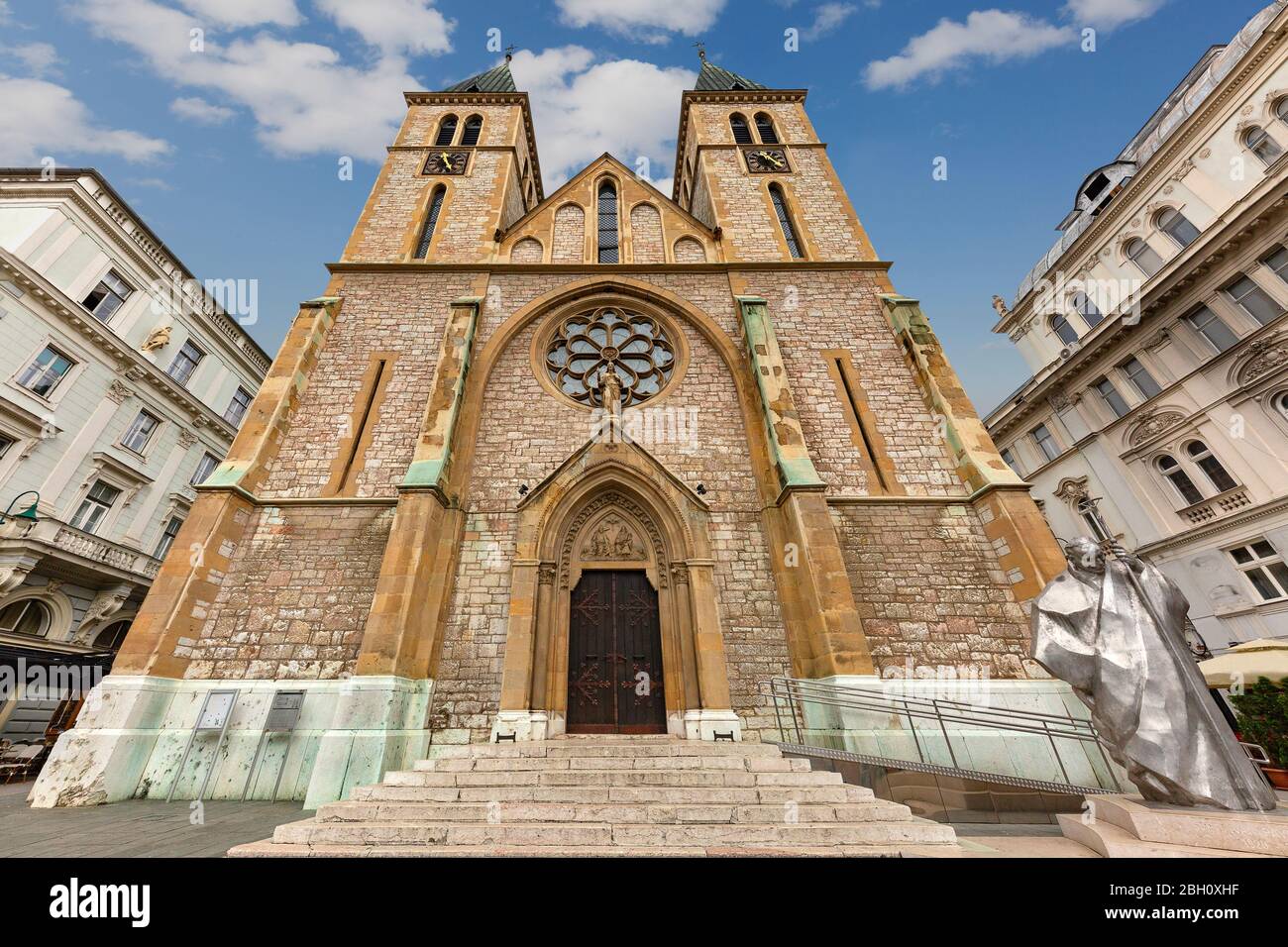 Cattedrale cattolica conosciuta anche come Cattedrale del Sacro cuore, a Sarajevo, Bosnia ed Erzegovina Foto Stock