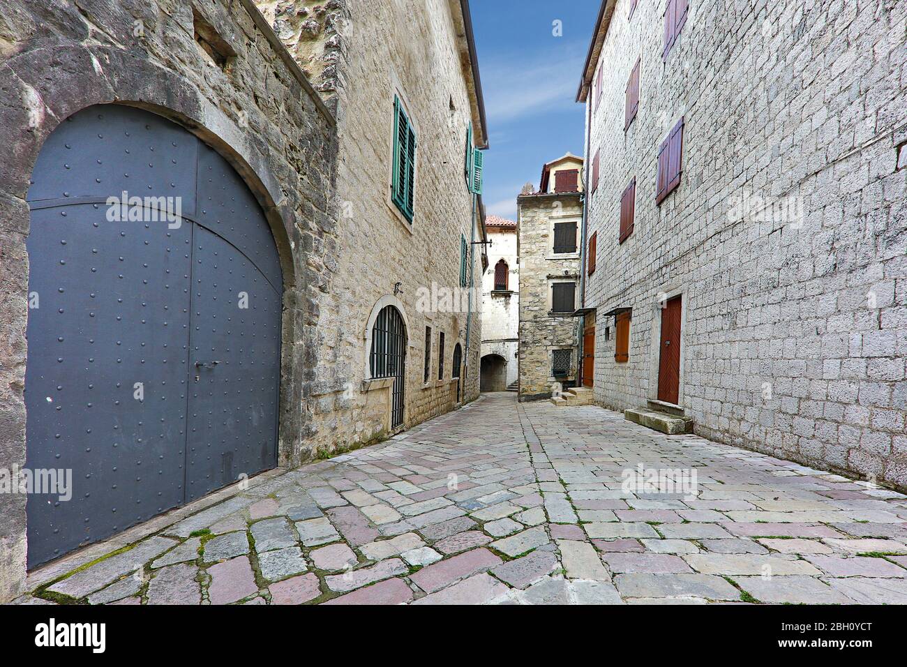 Antiche strade nella città vecchia di Cattaro, Montenegro Foto Stock