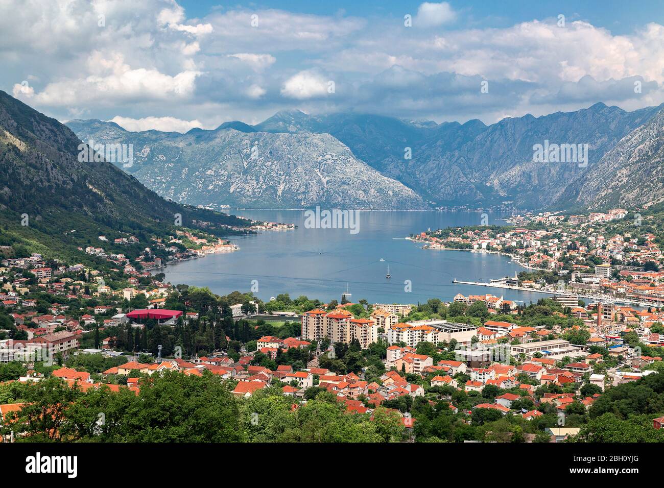 Vista aerea sulla baia di Cattaro in Montenegro Foto Stock