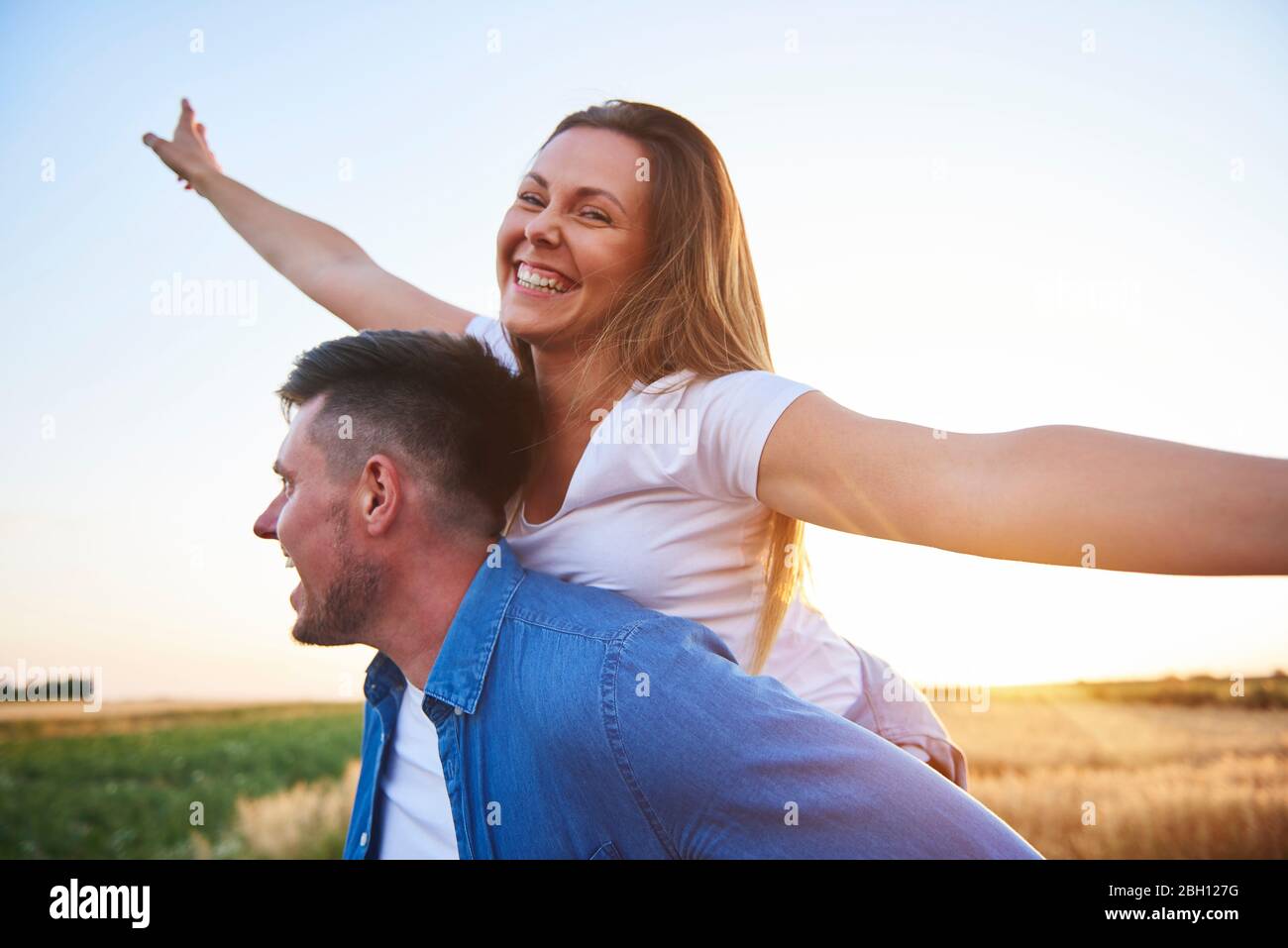 Andiamo a giocare insieme con l'aria fresca Foto Stock