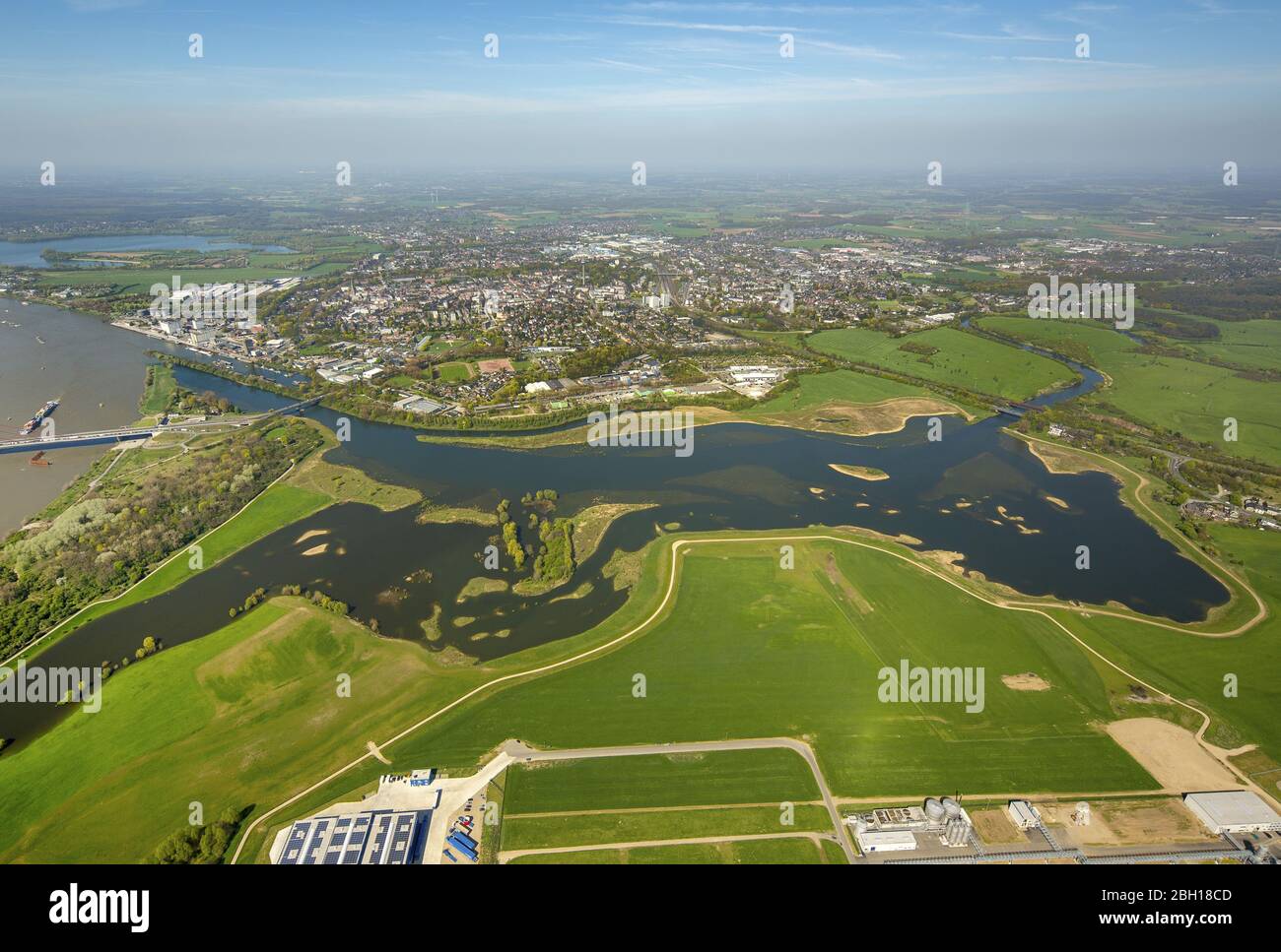 , allagato fiume di Lippe alla bocca nel fiume Rhien in Wesel. 21.04.2016, vista aerea, Germania, Renania settentrionale-Vestfalia, Area della Ruhr, Wesel Foto Stock