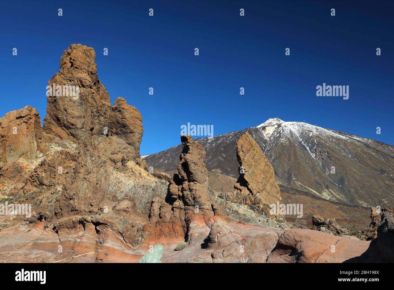 Rocce vicino Roque de Garcia e Pico del Teide, Isole Canarie, Tenerife, Parco Nazionale del Teide Foto Stock