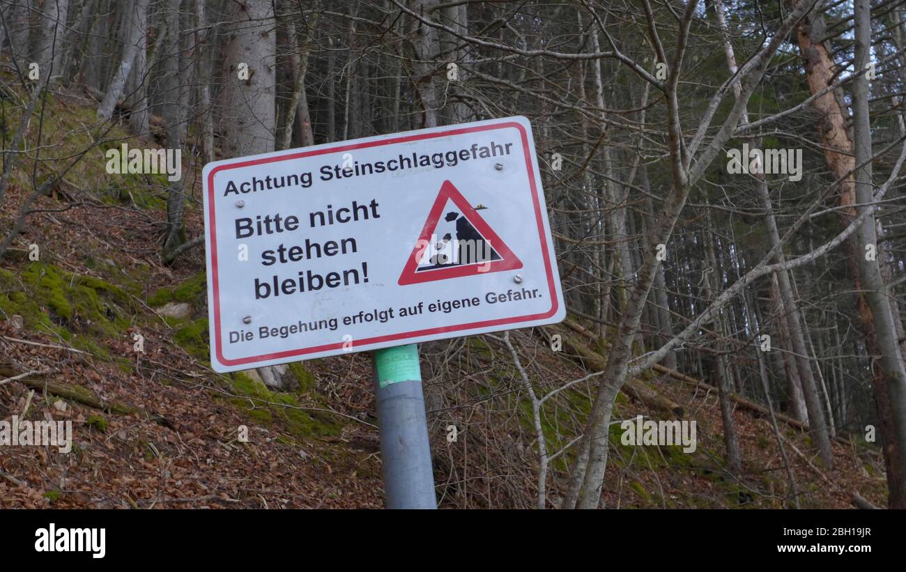 Segnale di avvertimento Rockfall, Germania, Baviera Foto Stock