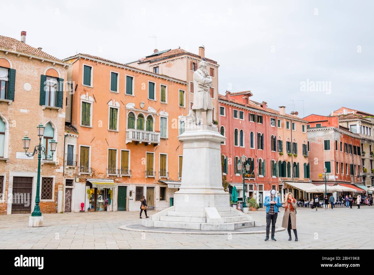 Monumento Niccolo Tommaseo, campo Santo Stefano, San Marco, Venezia, Italia Foto Stock