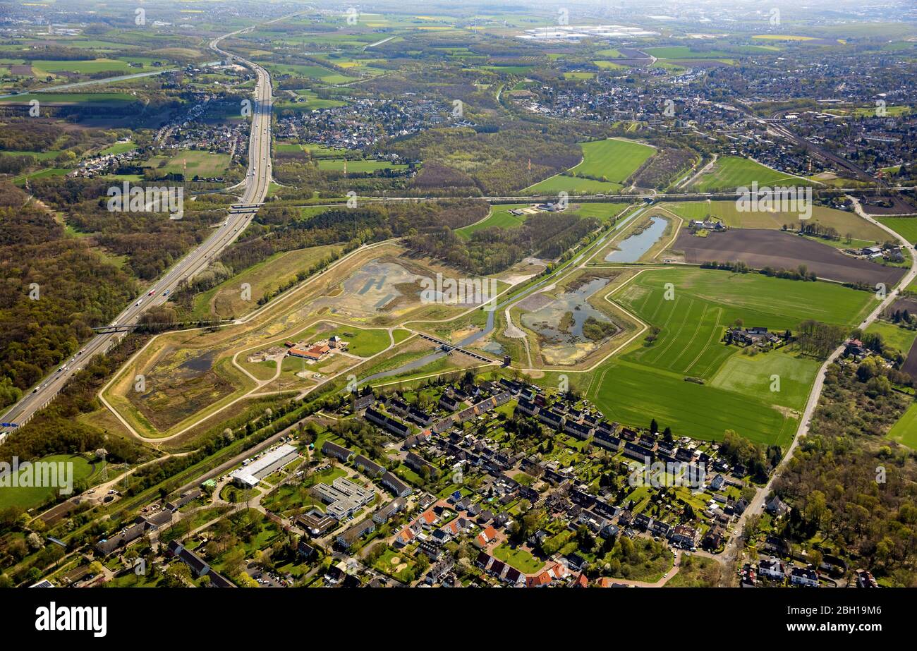fiume Emscher con bacino di ritenzione idrica di recente costruzione a Castrop-Rauxel-Ickern, 18.04.2016, vista aerea, Germania, Nord Reno-Westfalia, Ruhr Area, Castrop-Rauxel Foto Stock