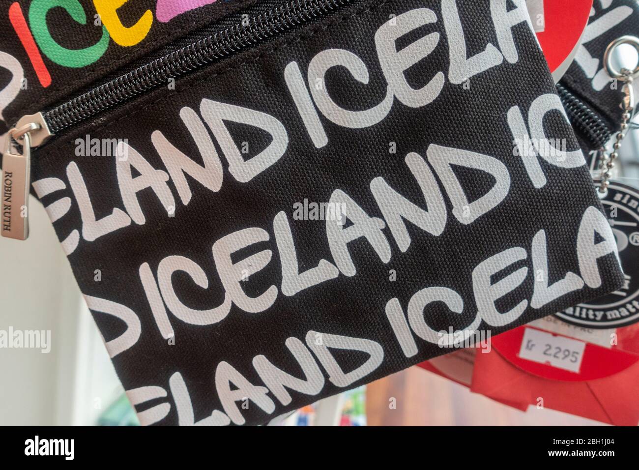 "Islanda" in una borsa, un regalo islandese in vendita nel negozio del museo, Perlan ("la Perla") a Reykjavik, Islanda. Foto Stock