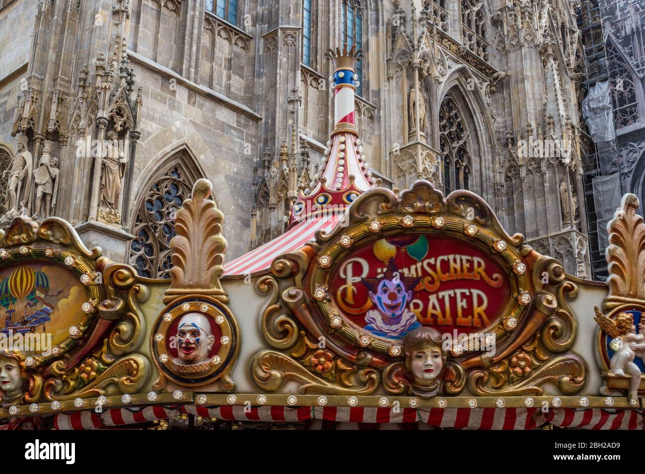 Vienna, Austria - 6 giugno 2019: Vista del Carousel di fronte alla Cattedrale di Santo Stefano nella Città Vecchia Foto Stock
