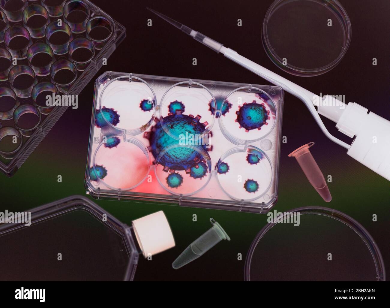 Rendering 3D dei virus pipettati su piastra multipozzello per la ricerca virologica Foto Stock