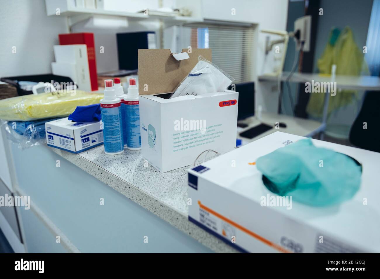 Dispositivi di protezione individuale in ospedale Foto Stock