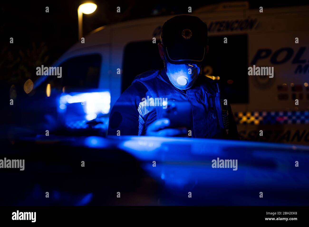 Polizia in una missione di emergenza, Madrid, Spagna Foto Stock