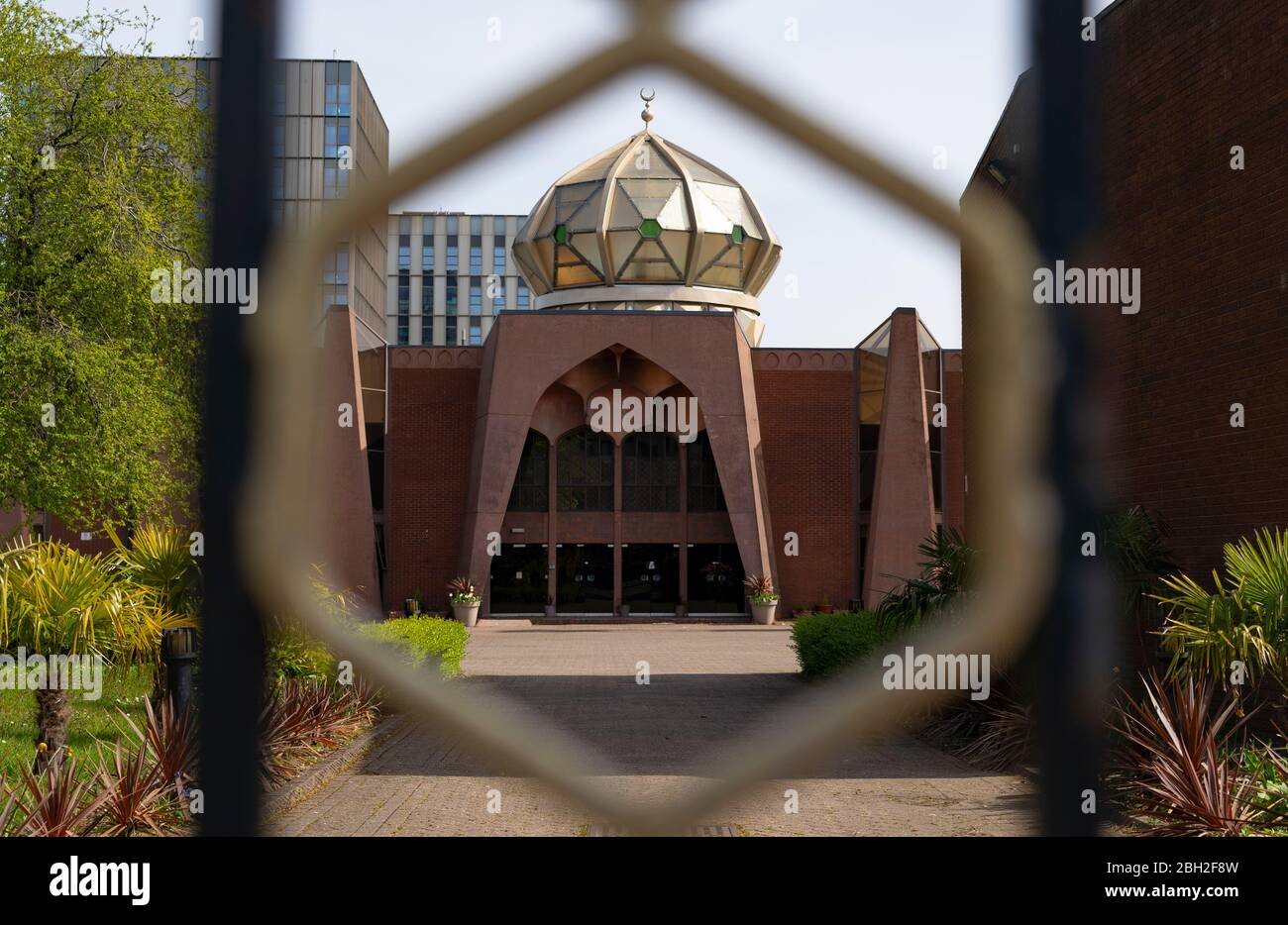 Glasgow, Scozia, Regno Unito. 23 aprile 2020. Vista della Moschea Centrale di Glasgow il primo giorno dell'inizio del Ramadan. La moschea è chiusa sotto le regole di blocco del coronavirus. Iain Masterton/Alamy Live News Foto Stock