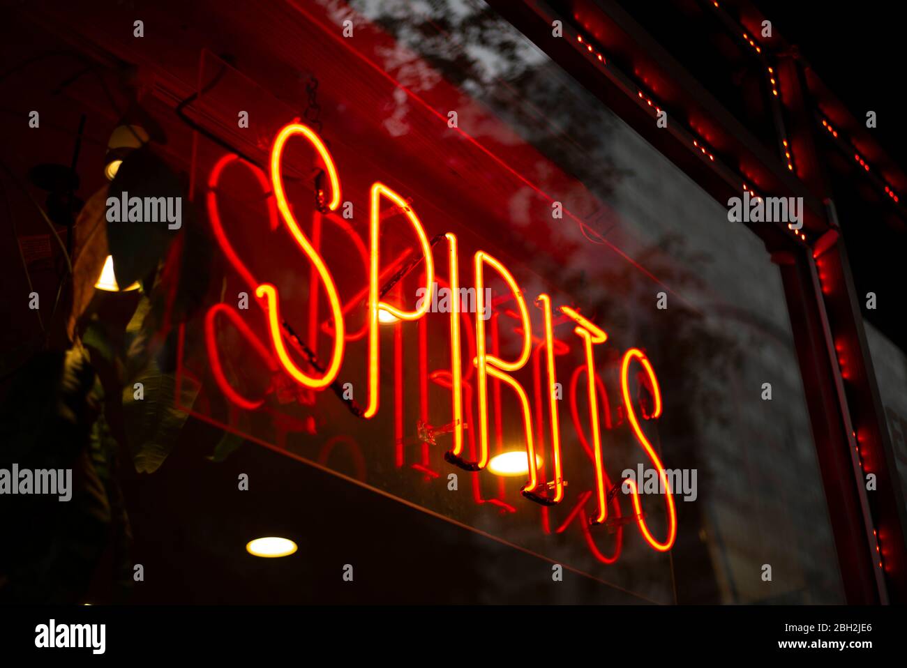 USA, New York City, pubblicità illuminata per gli spiriti Foto Stock