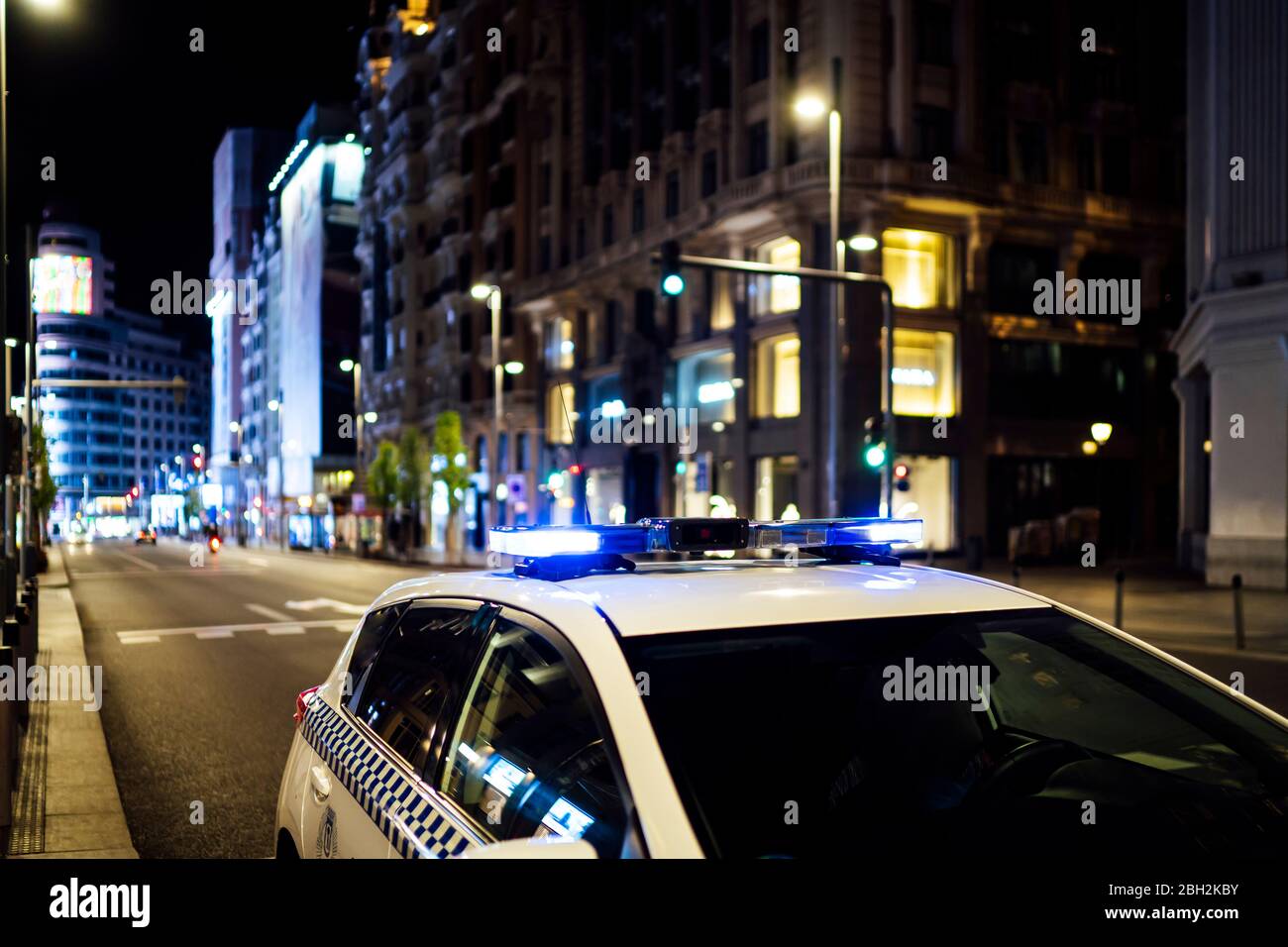 Macchina di polizia nelle strade di Madrid, Spagna Foto Stock