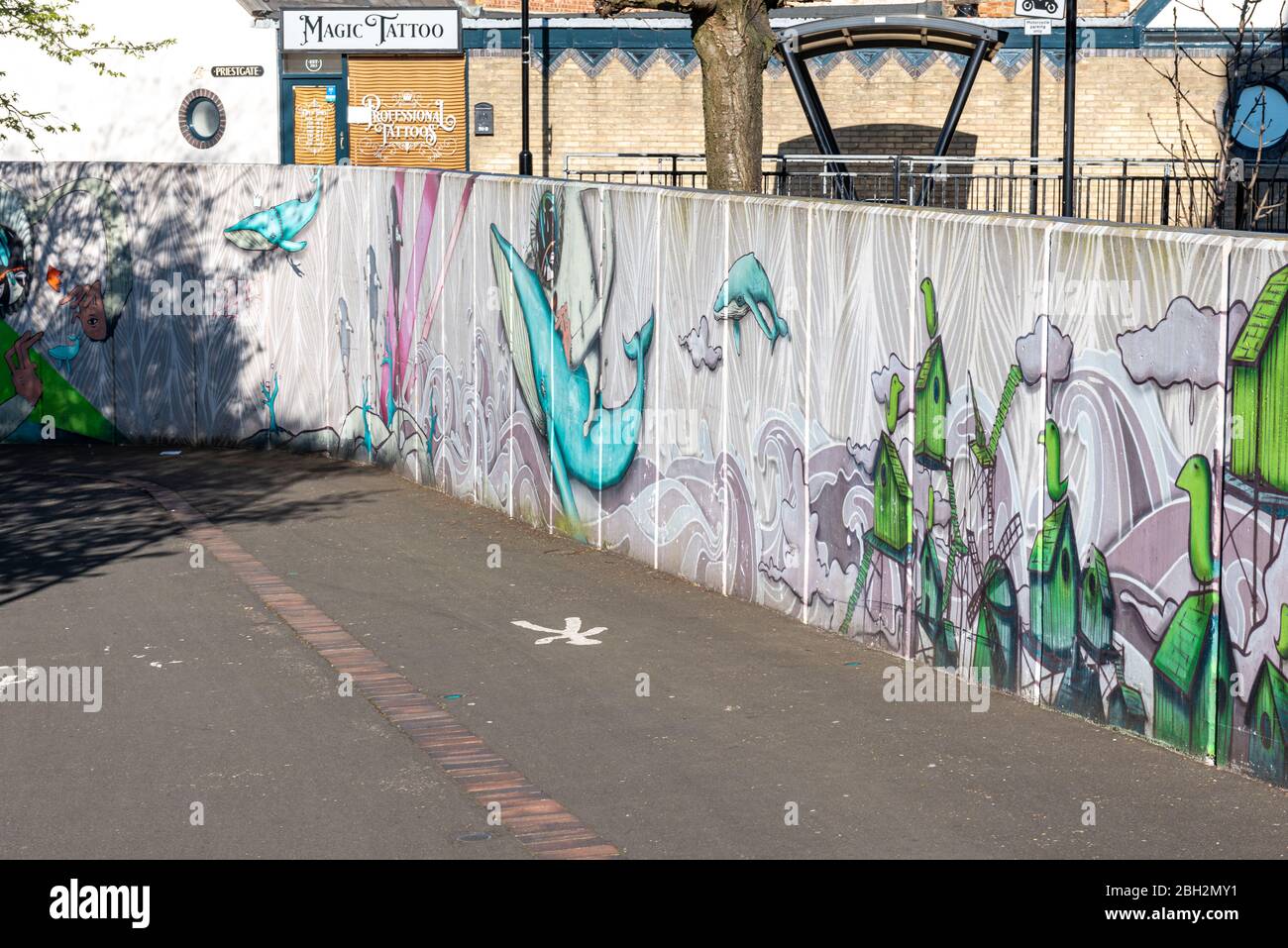 Graffiti sulle pareti della metropolitana / sottopassaggio a Peterborough Foto Stock