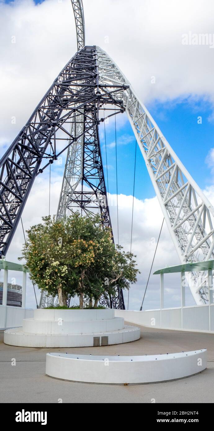 Ponte Matagarup un cavo di acciaio sospeso stese ponte pedonale sul fiume Swan Perth Australia Occidentale. Foto Stock