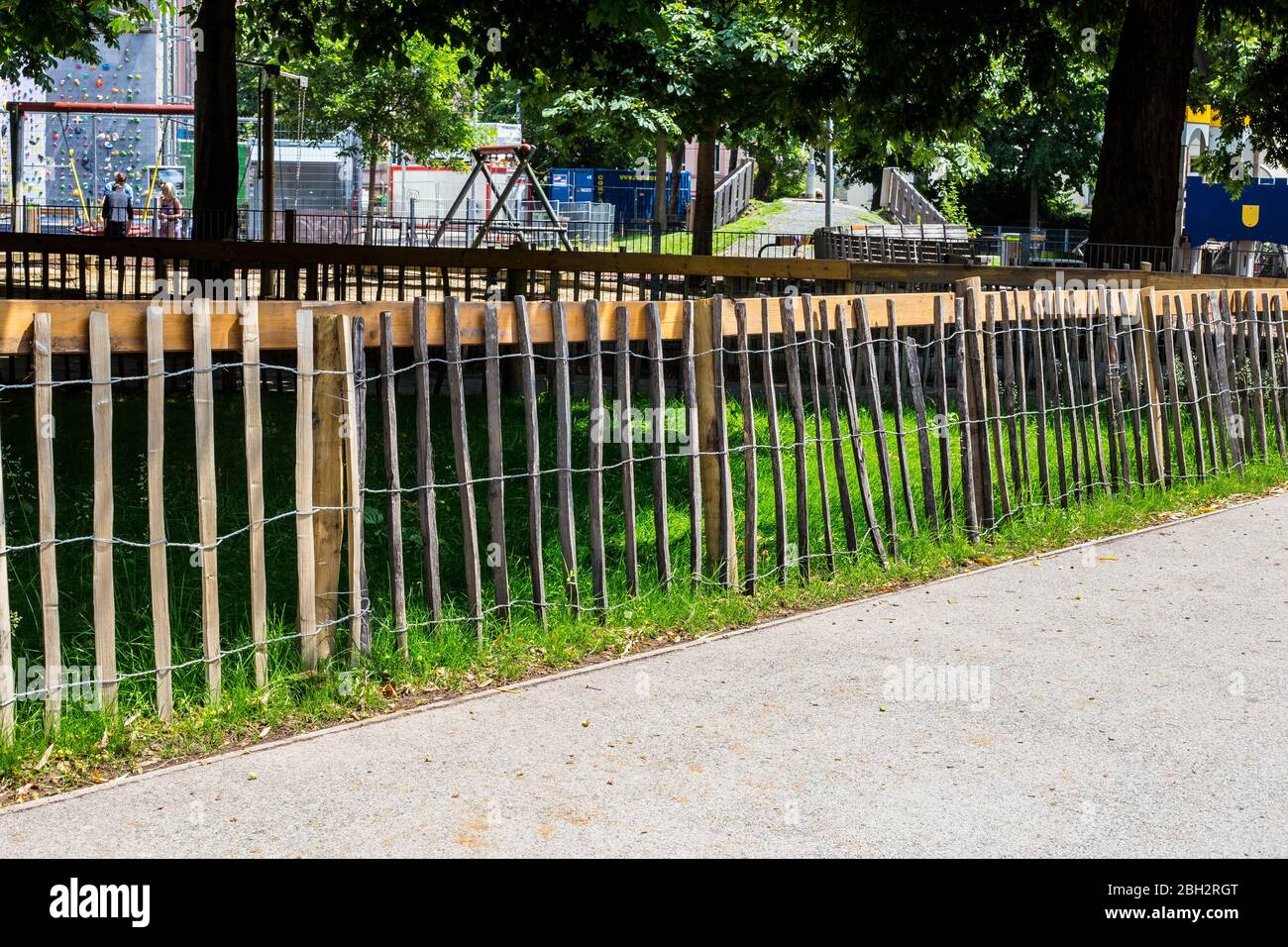 Vienna, Austria - 7 giugno 2019: Vista del parco giochi per bambini a Burggarten, Vienna Foto Stock