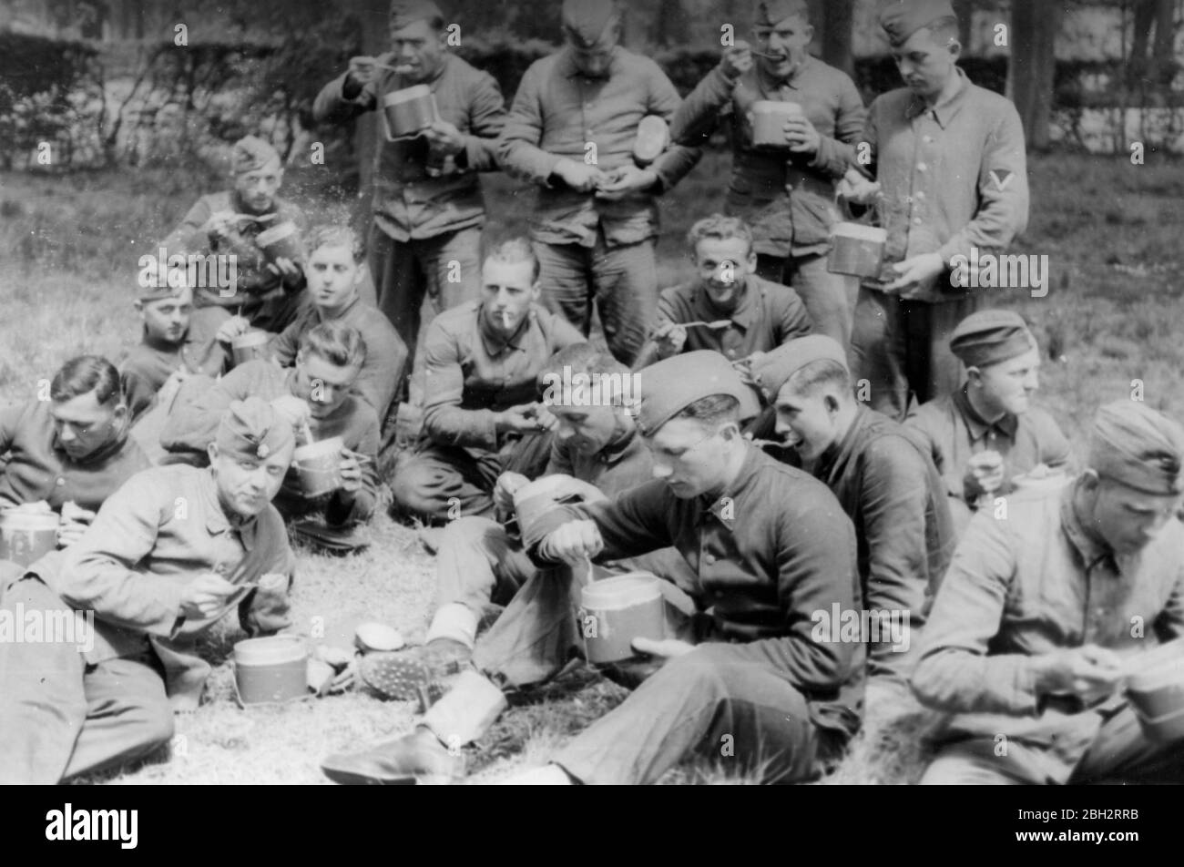 1943, soldati tedeschi delle SS ad Ardoye - Ardooie, Belgio Foto Stock