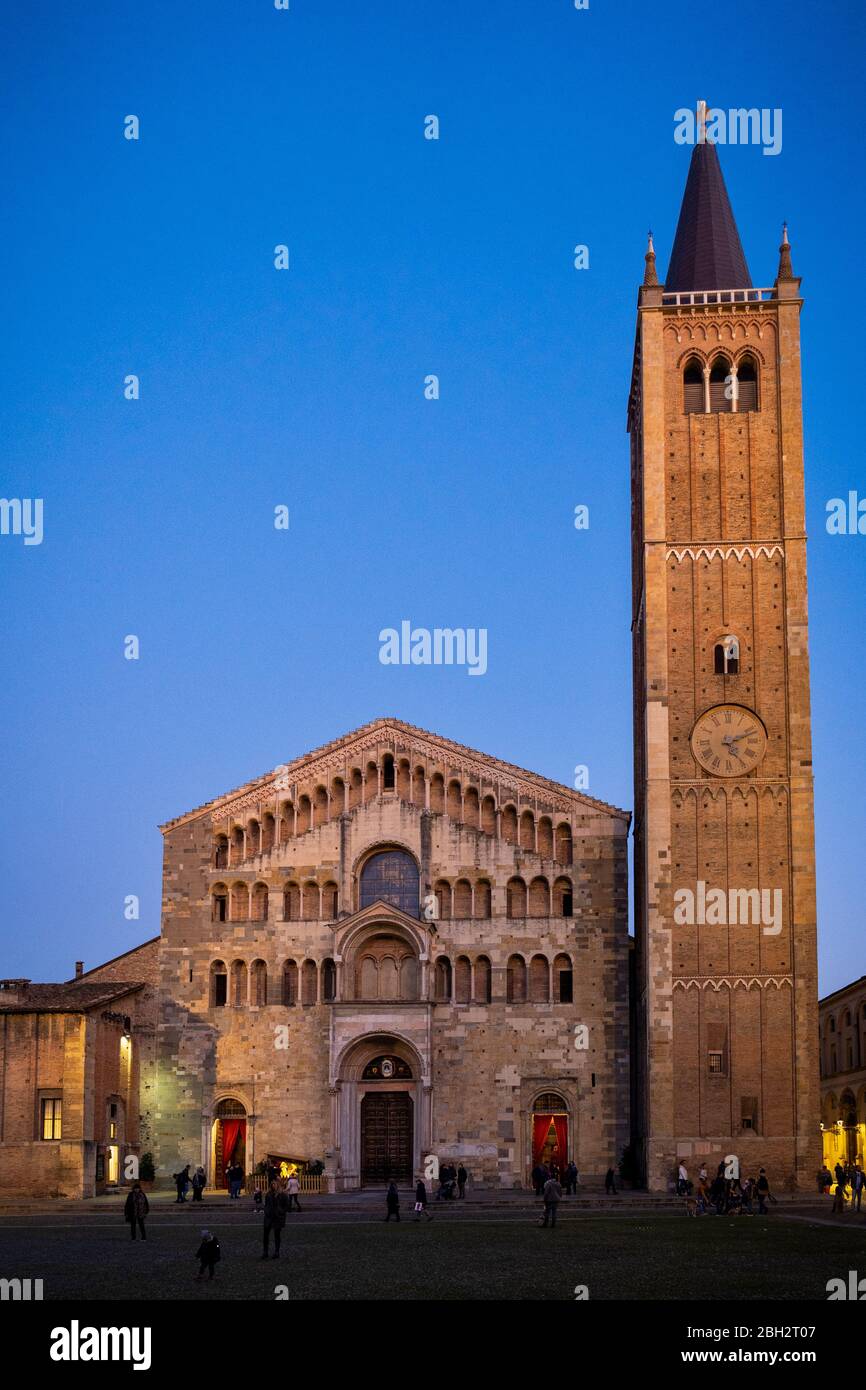 Piazza Duomo con Duomo e campanile. Parma, Emilia Romagna, Italia, Europa. Foto Stock