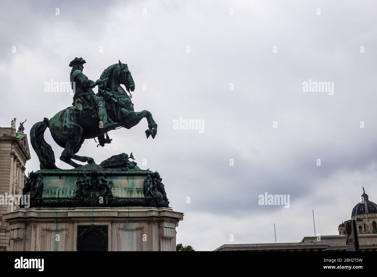 Vienna, Austria - 6 giugno 2019: Statua del Principe Eugenio di Savoia di fronte al palazzo Hofburg, Heldenplatz, Vienna Foto Stock