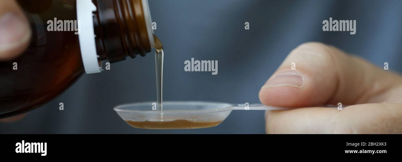 Guy misure di dosaggio desiderato di medicina Foto Stock