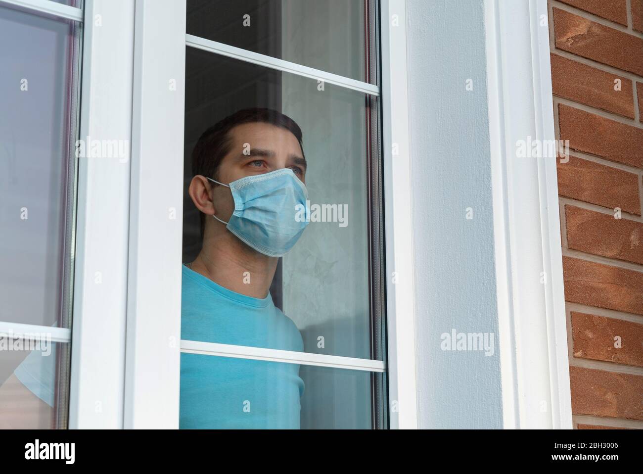 Malato isolato a casa per prevenire l'infezione. COVID Foto Stock
