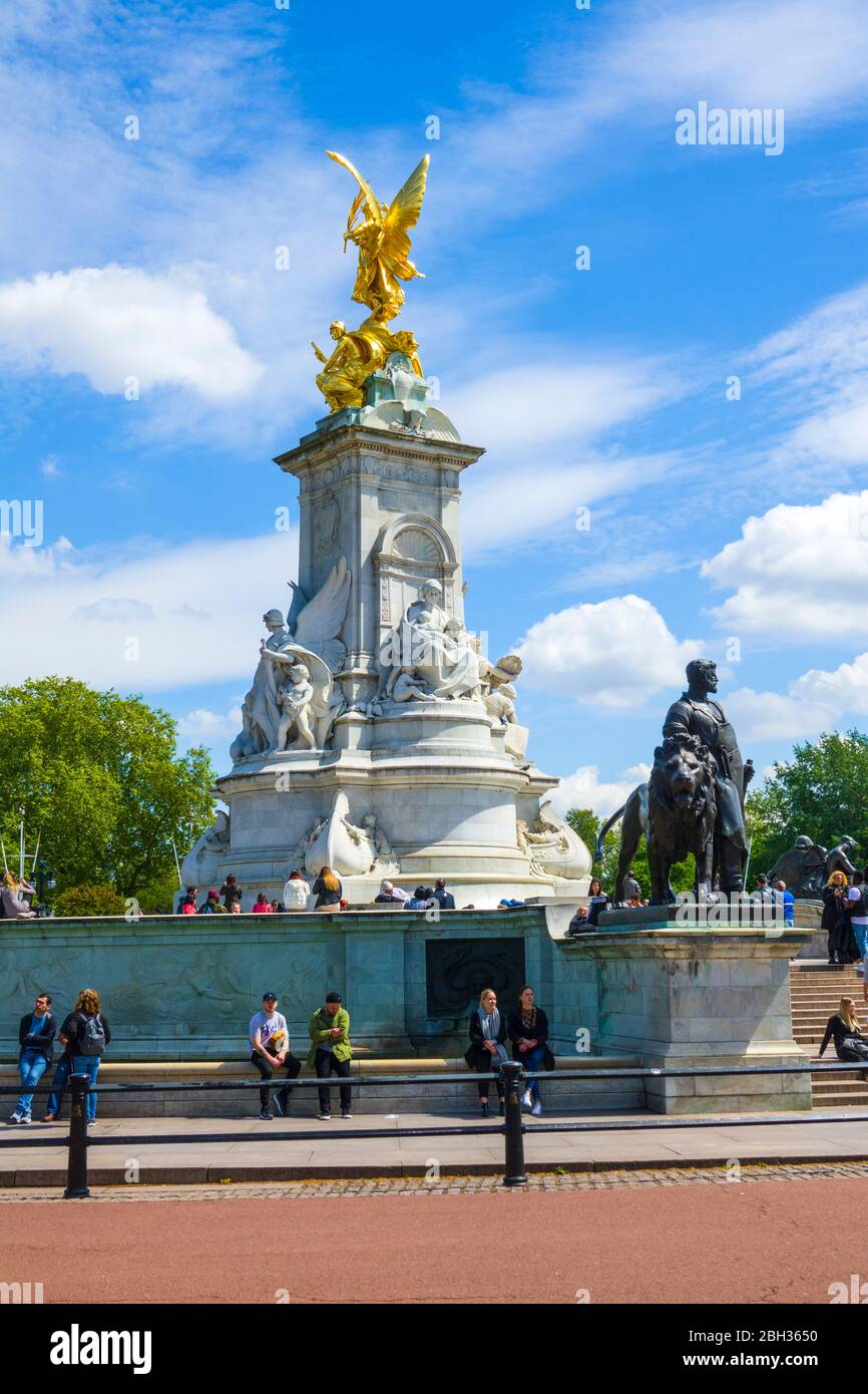 Queen Victoria Memorial Londra Inghilterra Buckingham Palace Regno Unito capitale Fiume Tamigi Regno Unito Europa UE Foto Stock