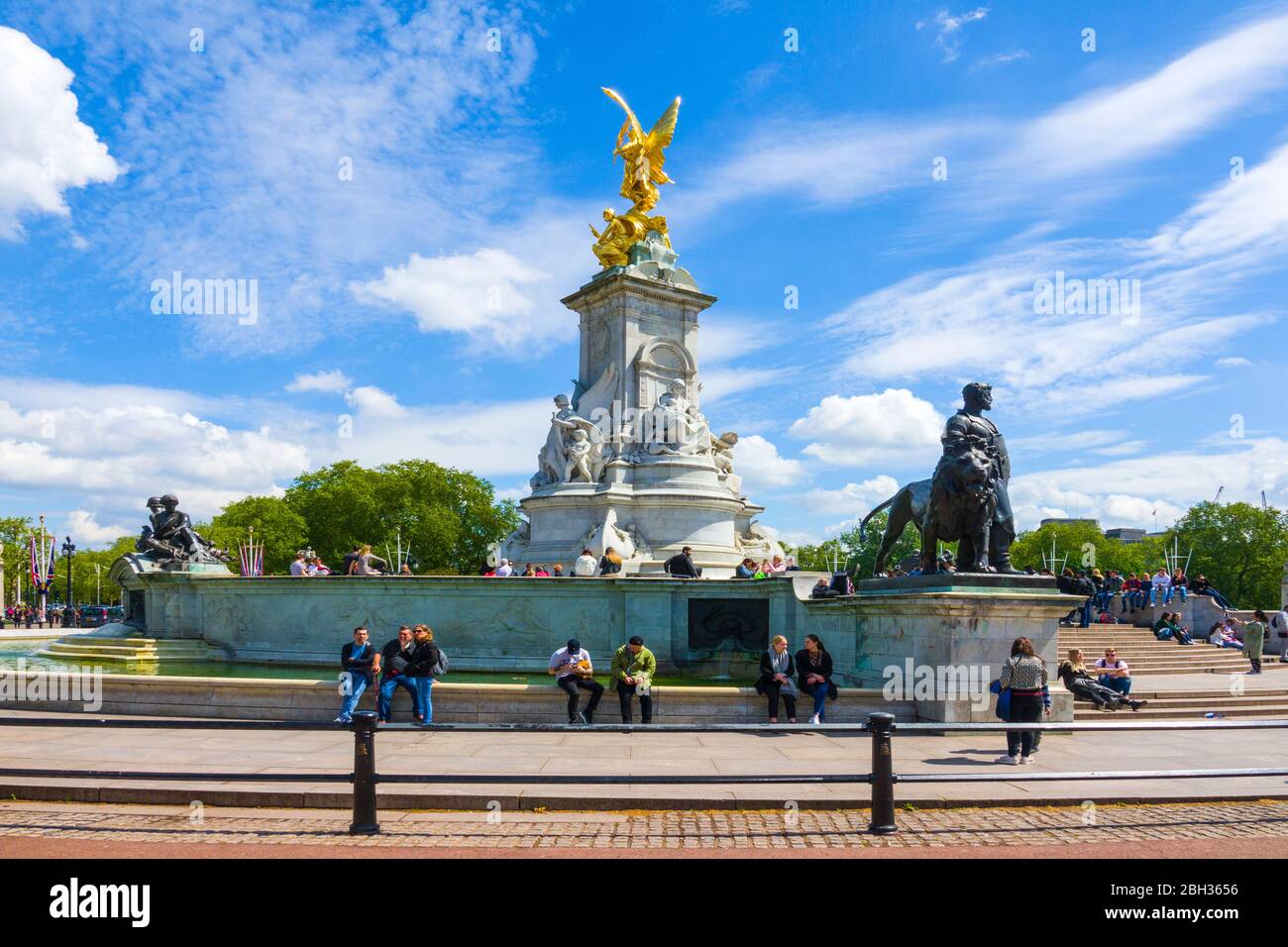 Queen Victoria Memorial Londra Inghilterra Buckingham Palace Regno Unito capitale Fiume Tamigi Regno Unito Europa UE Foto Stock
