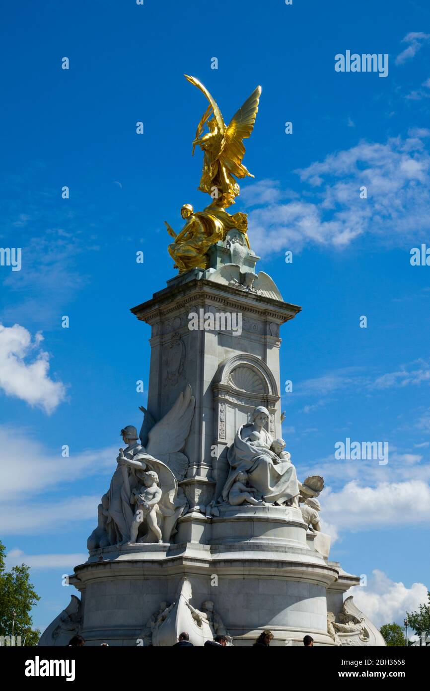 Queen Victoria Memorial Londra Inghilterra Buckingham Palace Regno Unito capitale Fiume Tamigi Regno Unito Europa UE Foto Stock