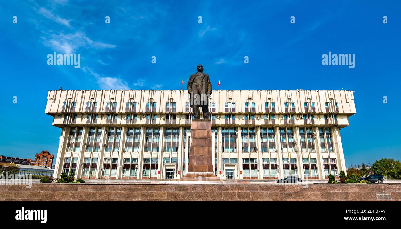 Statua di Lenin e il governo della regione di Tula in Russia Foto Stock