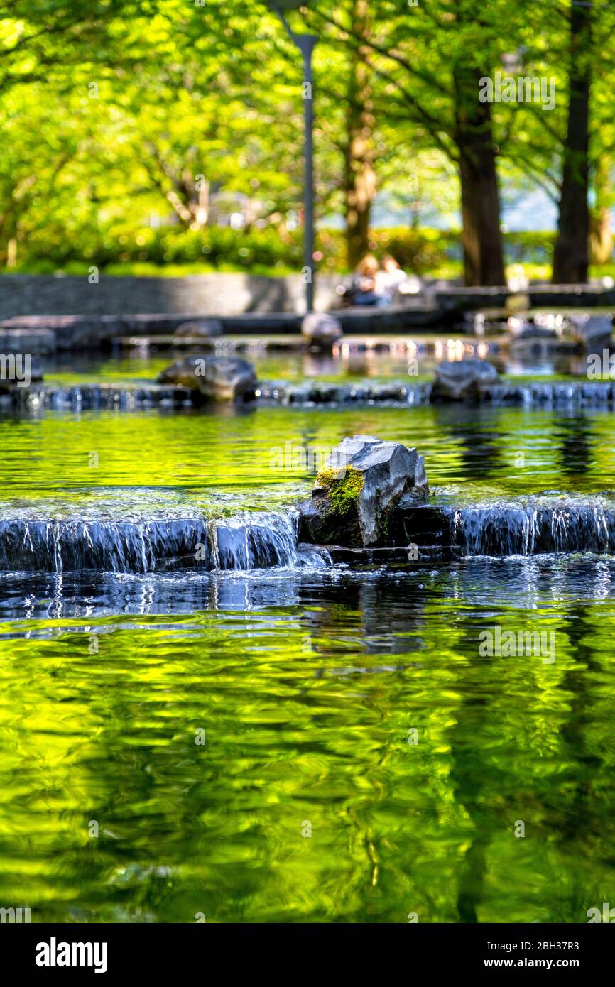 Fontana della cascata al Jubilee Park a Canary Wharf, Londra, Regno Unito Foto Stock