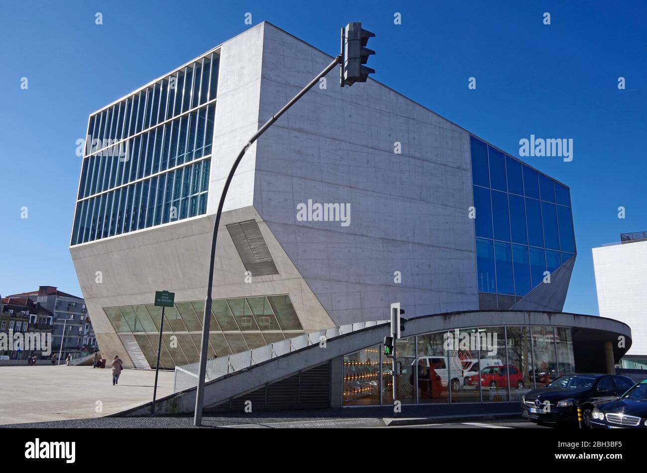 La Casa da Musica, sala concerti a Porto, Portogallo. Progettato da REM Koolhas e dall'Ufficio per l'architettura Metropolitana Foto Stock