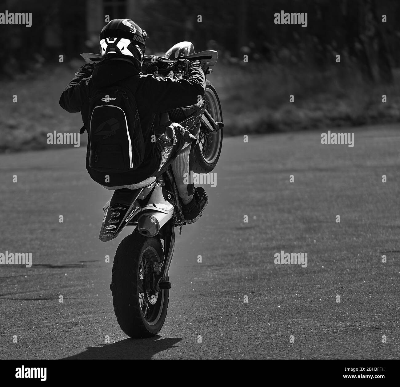 Trucchi su una moto. Sulla ruota posteriore. Foto Stock