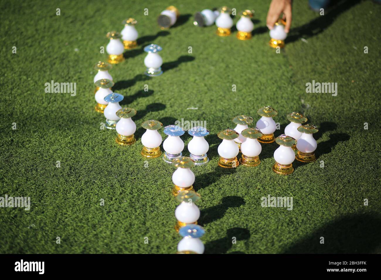 Città di Gaza, striscia di Gaza, Palestina. 23 aprile 2020. Lanterna Ramadan a Gaza, i musulmani inizieranno il Ramadan dall'alba al tramonto il venerdì Credit: Hassan Jedi/Quds Net News/ZUMA Wire/Alamy Live News Foto Stock
