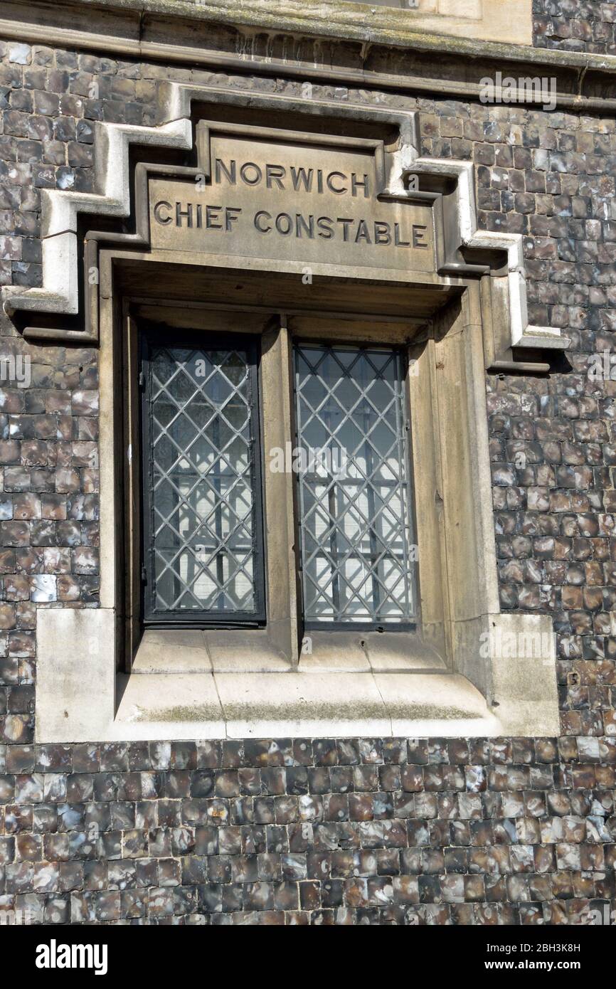 Cartello del Constable capo sopra la finestra di Norwich Guildhall, Norfolk, UK Foto Stock