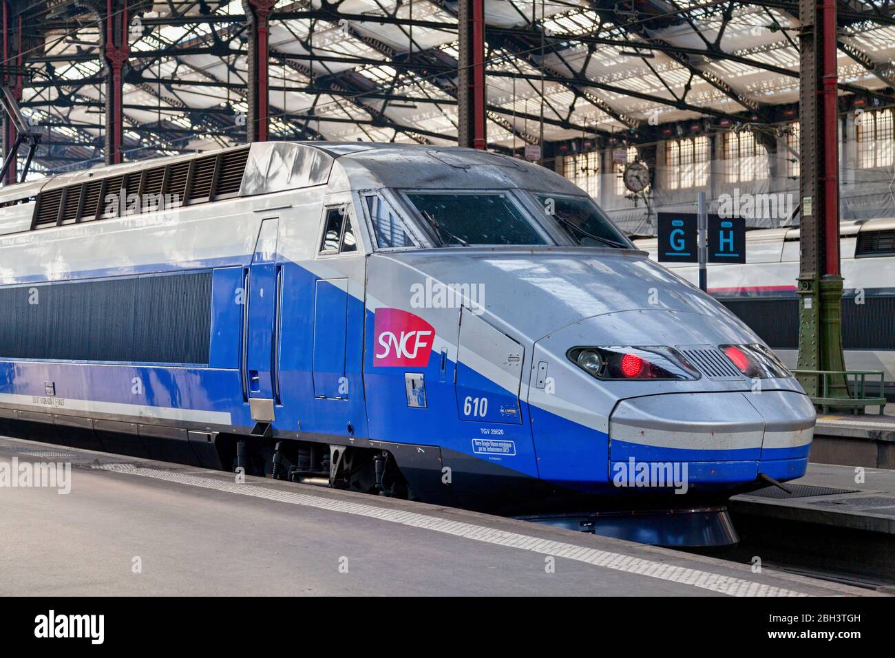 Parigi, Francia - Marzo 21 2019: TGV Atlantique alla Gare de Lyon pronto per la partenza. Foto Stock