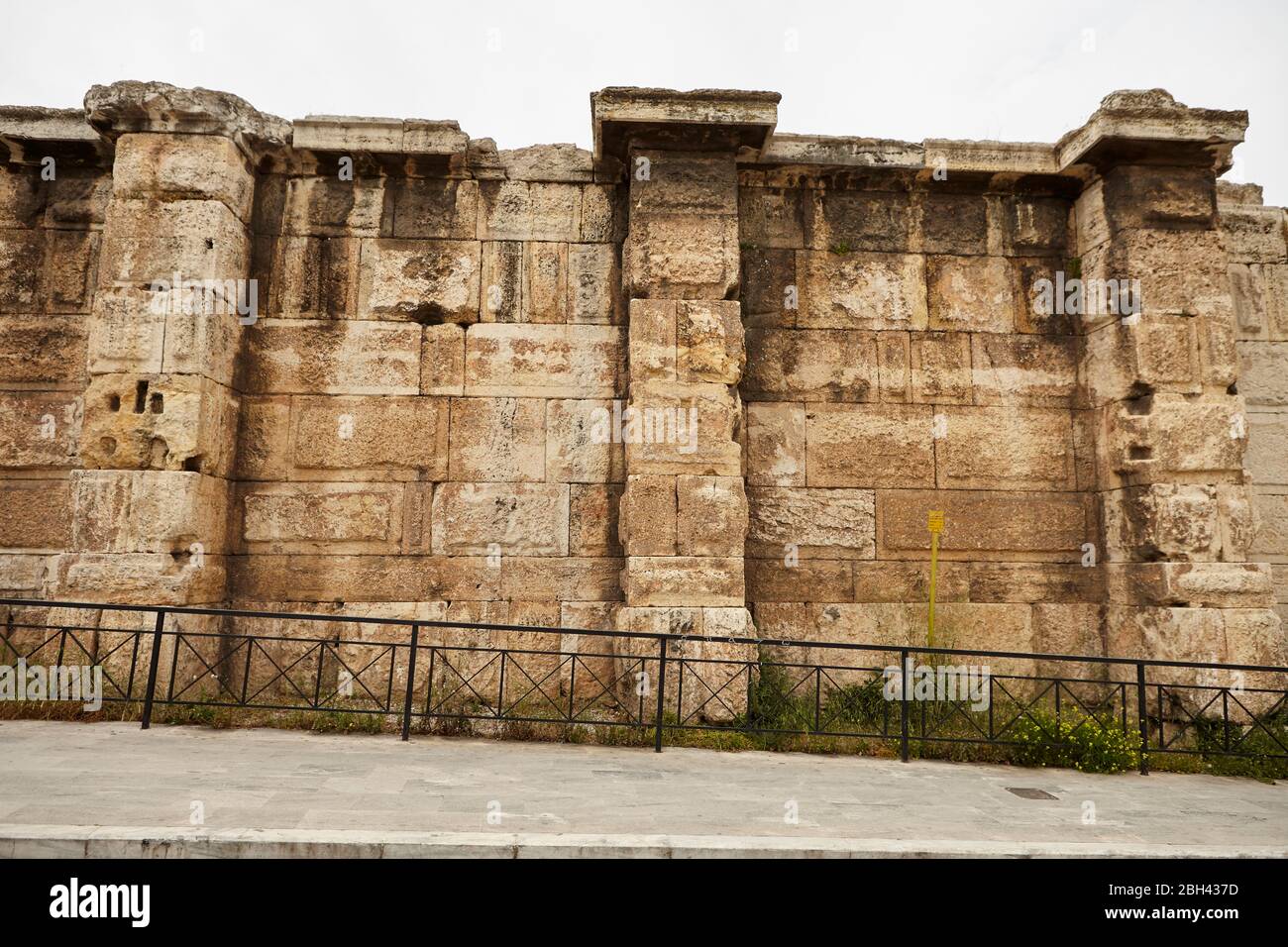 Muro della Biblioteca Adriana Atene Grecia in via monastiraki Foto Stock