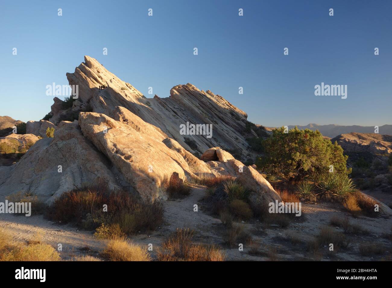 Famose formazioni rocciose angolate a Vasquez Rocks ad Agua Dulce, California, apparse in molti film e spettacoli televisivi come luogo di ripresa per Star Trek Foto Stock