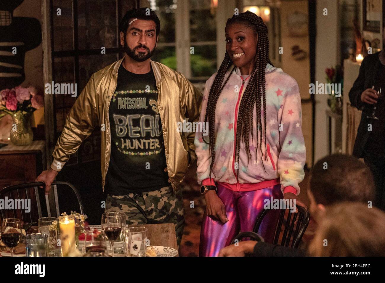 DATA DI USCITA: 22 maggio 2020 TITOLO: The Lovebirds CASA DI PRODUZIONE: 3 Arts Entertainment DIRECTOR: Michael Showalter TRAMA: A coppia (Issa Rae e Kumail Nanjiani) esperienze un momento di definizione nel loro rapporto quando sono involontariamente coinvolti in un mistero di omicidio. PROTAGONISTA: ISSA RAE come Leilani, KUMAIL NANJIANA come Jibran. (Credit Image: © 3 Arts Entertainment/Entertainment Pictures) Foto Stock