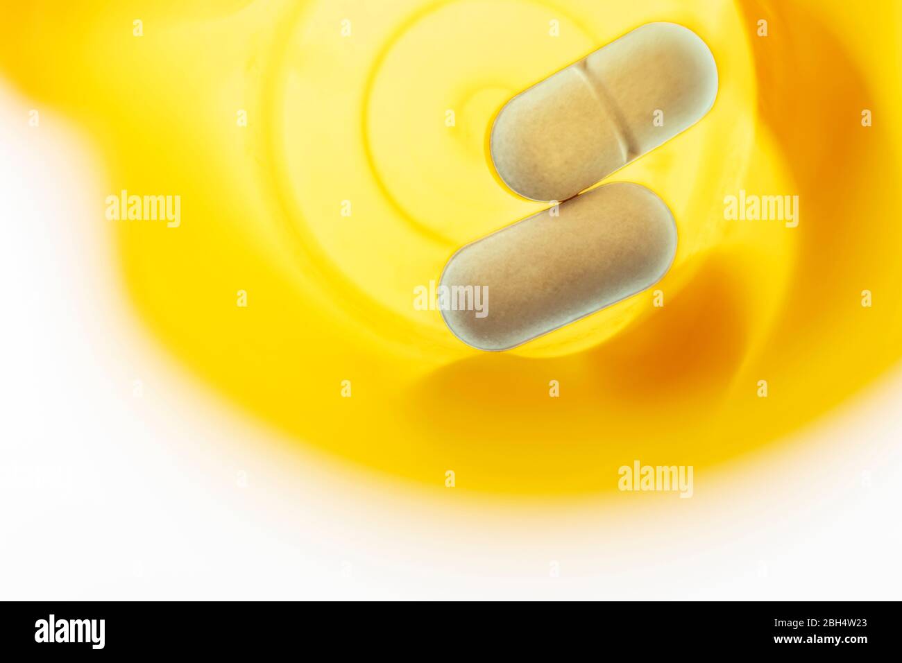 Pillole all'interno del flacone Foto Stock