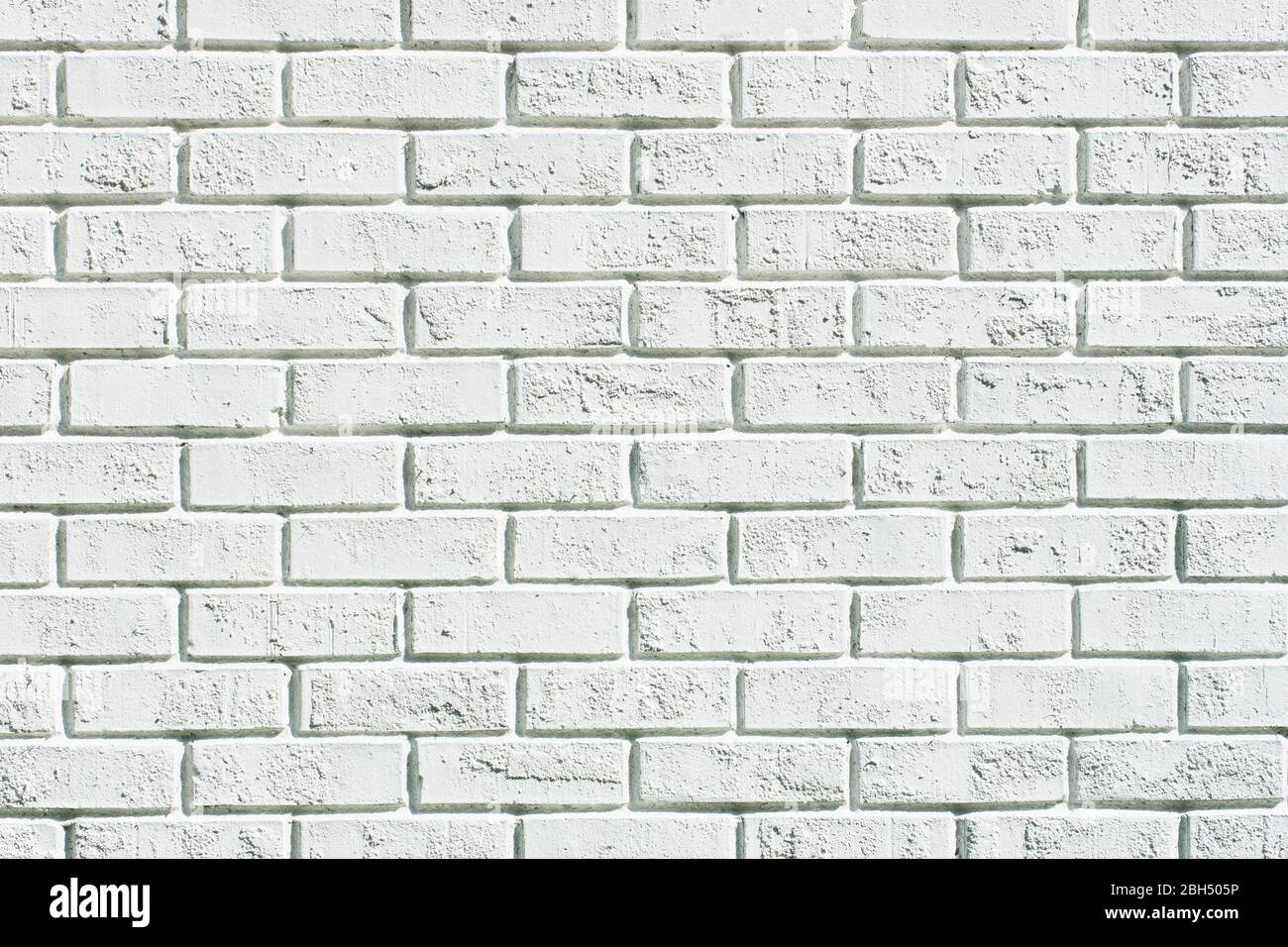 Dipinto di bianco di un muro di mattoni Foto Stock
