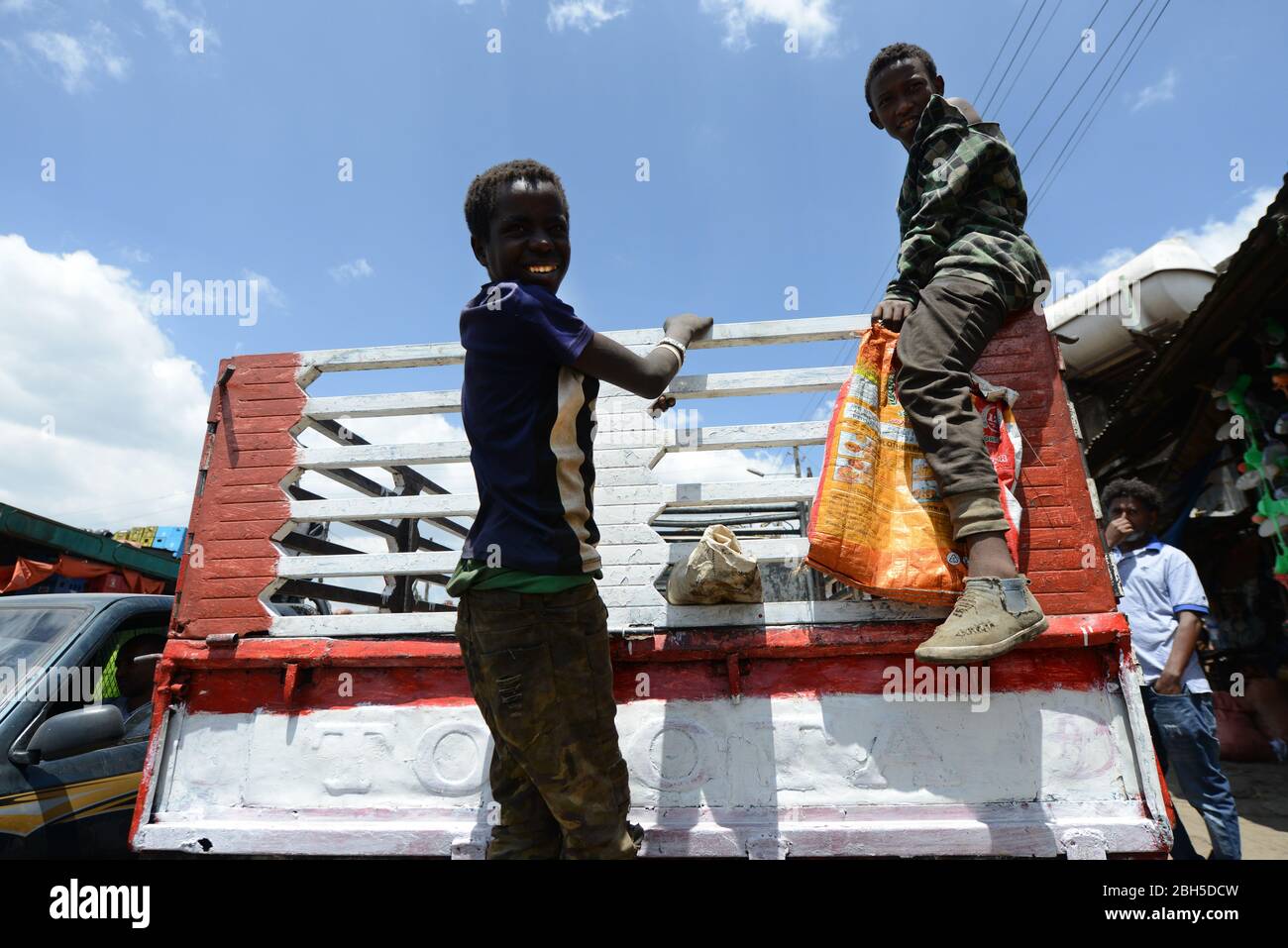 Il mercato di Addis Abeba è uno dei mercati più grandi del mondo. Foto Stock