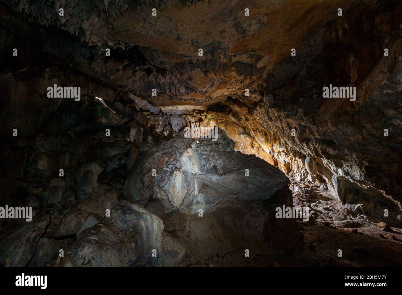 Grotta naturale vicino NISKA sull'isola di Cres (Croazia) Foto Stock