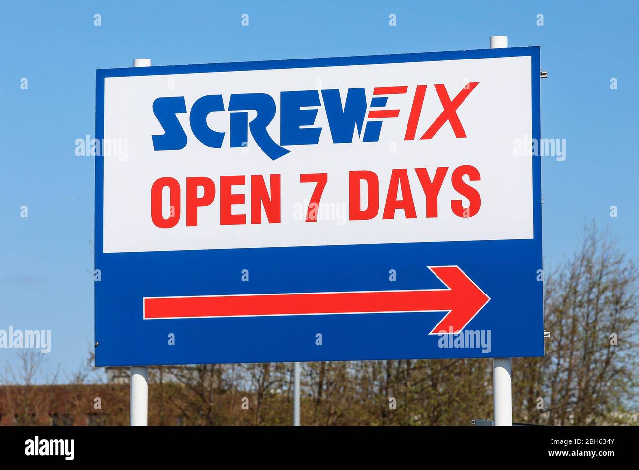 Cartello con logo per ferramenta e ferramenta, Screwfix Foto Stock