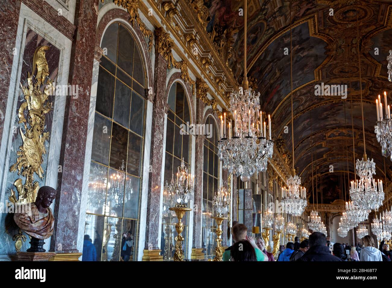 La Sala degli specchi, Chateau de Versailles (Reggia di Versailles), un sito patrimonio dell'umanità dell'UNESCO, Francia Foto Stock
