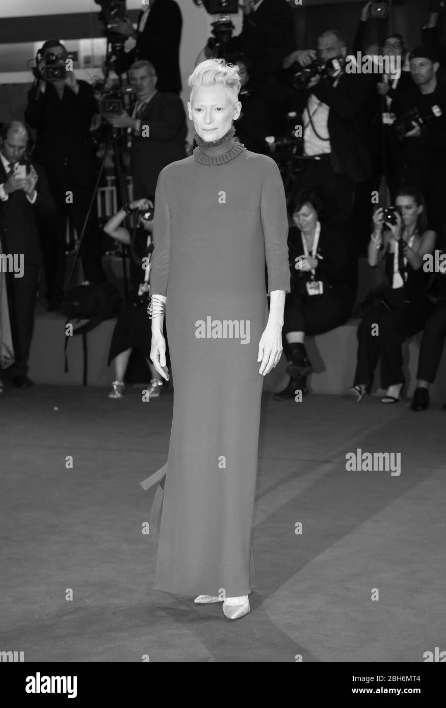 Venezia, Italia - 01 settembre: Tilda Swinton passeggiate il tappeto rosso davanti al 'Suspiria' lo screening durante il 75° Festival del Cinema di Venezia Foto Stock
