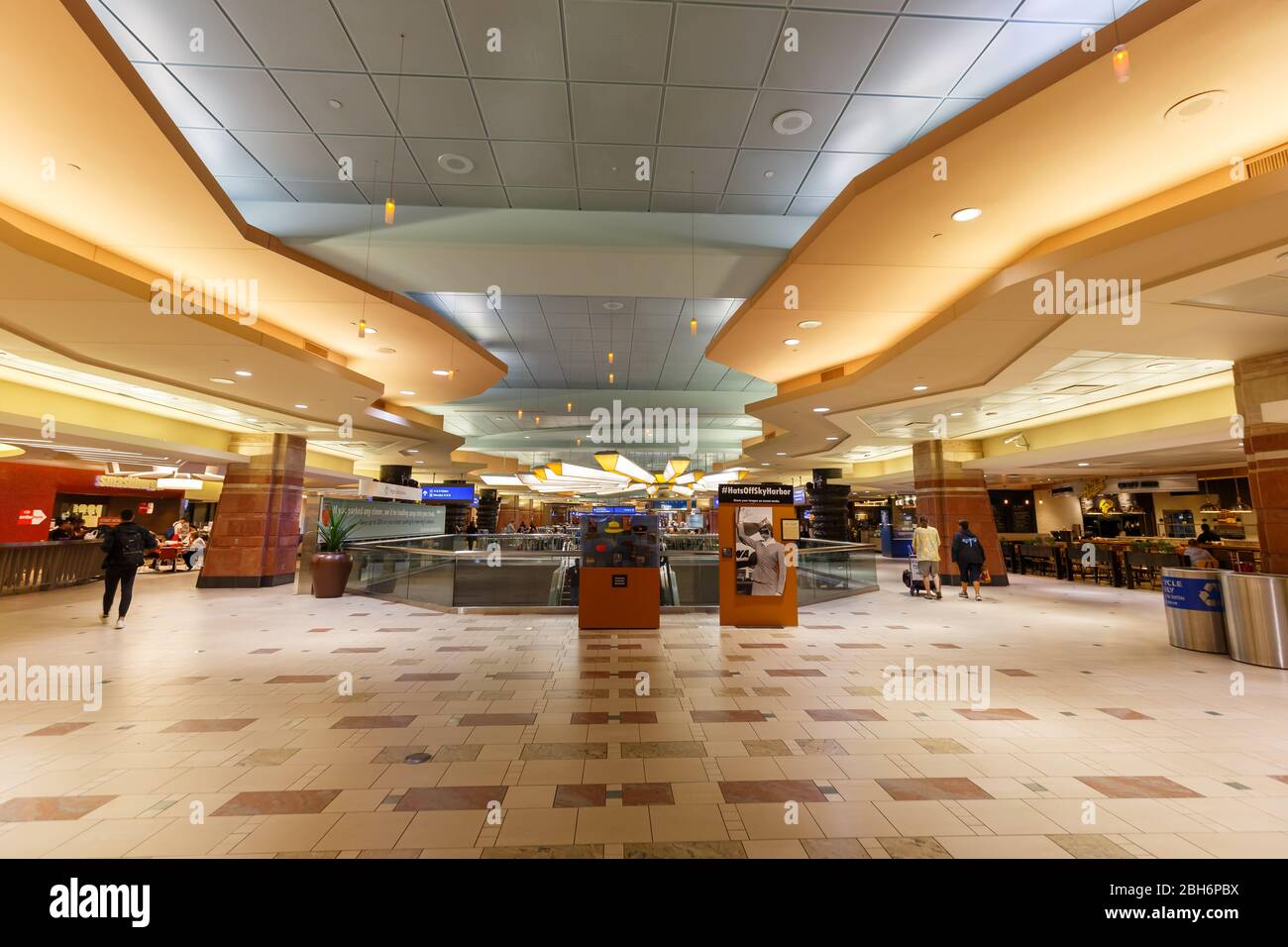 Phoenix, Arizona – 8 aprile 2019: Terminal 4 all'aeroporto Phoenix Sky Harbor (PHX) in Arizona. Foto Stock