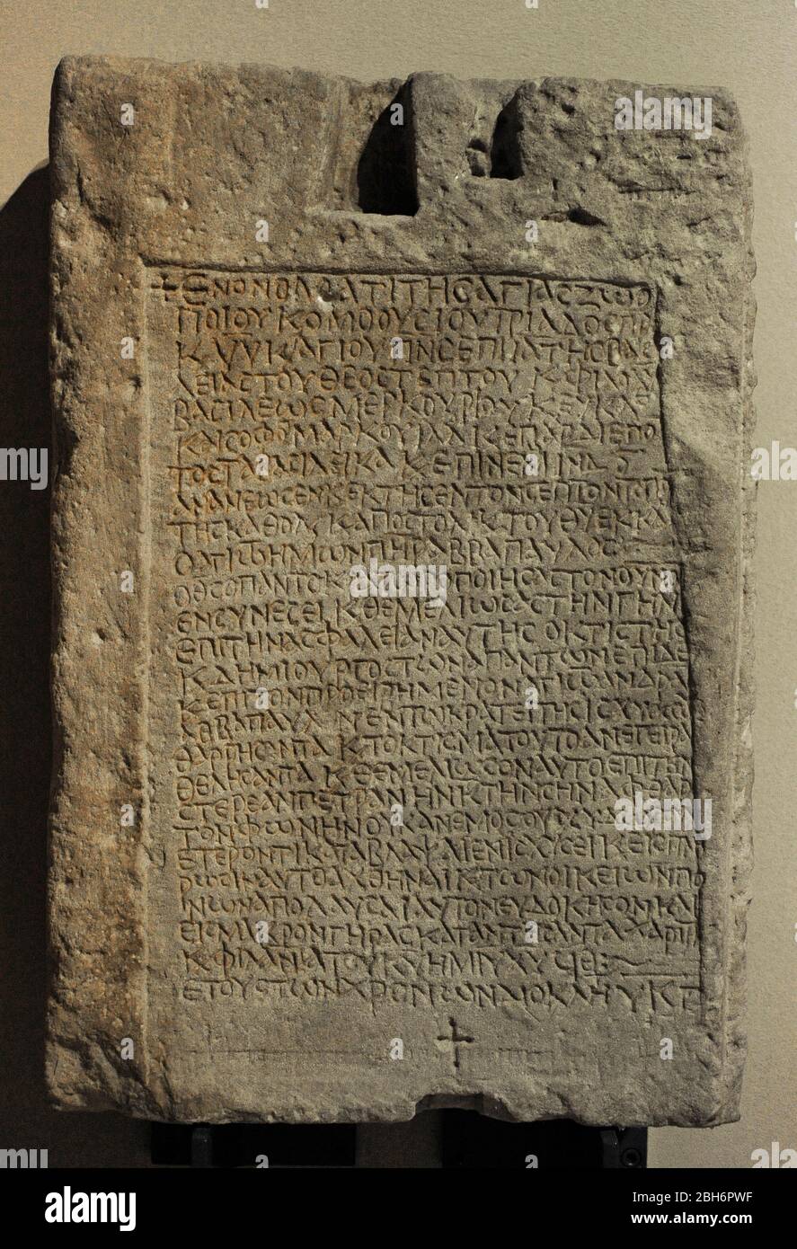 L'Iscrizione fondatrice del Vescovo Paulos. Commemora la ristrutturazione della cattedrale nel 707. Greco. Arenaria. Da Faras (Sudan). Faras Gallery. Museo Nazionale. Varsavia. Polonia. Foto Stock
